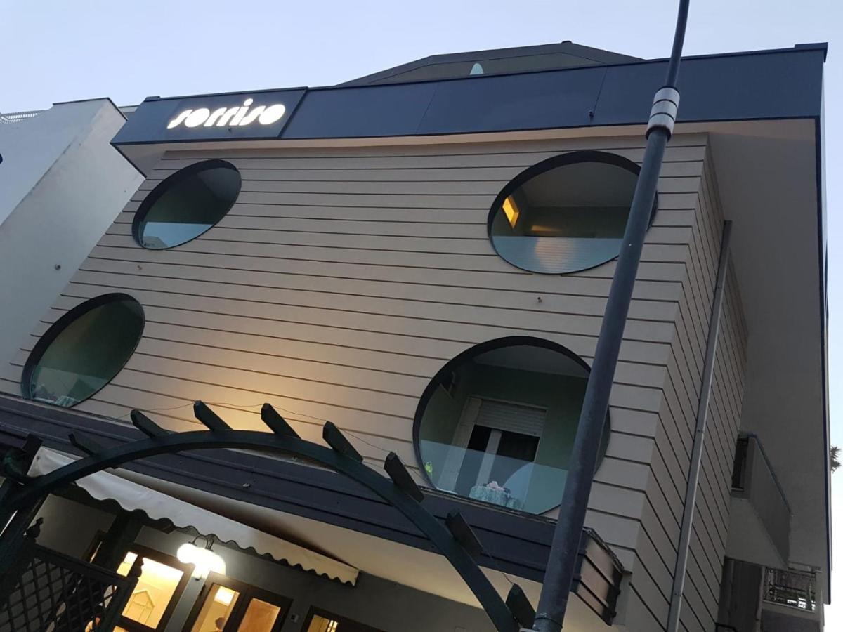 Hotel Sorriso - Molto Piu Di Una Stella Riccione Bagian luar foto