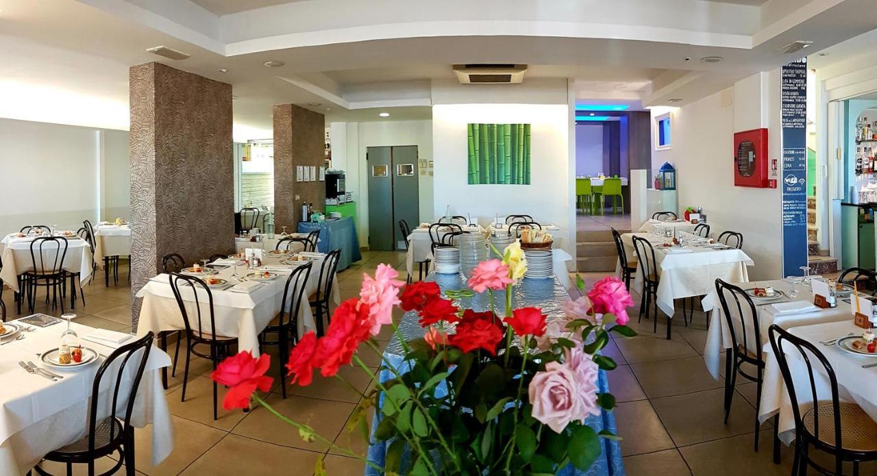 Hotel Sorriso - Molto Piu Di Una Stella Riccione Bagian luar foto