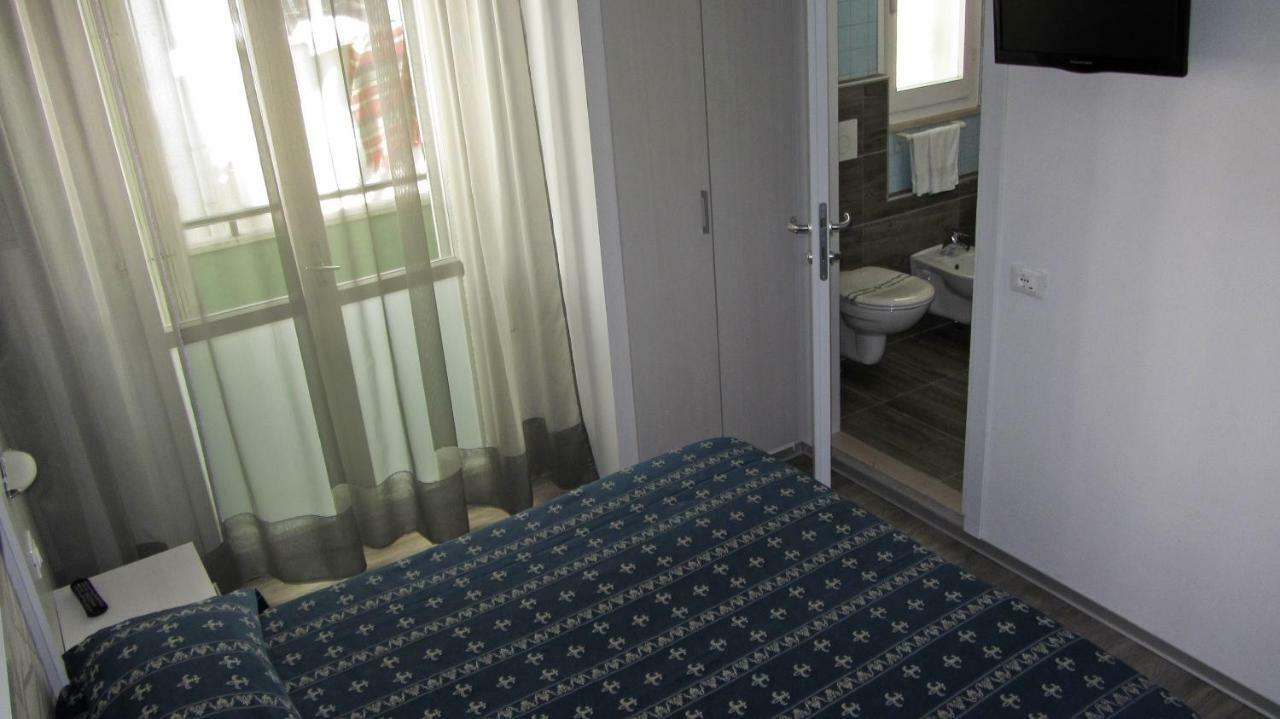 Hotel Sorriso - Molto Piu Di Una Stella Riccione Bagian luar foto